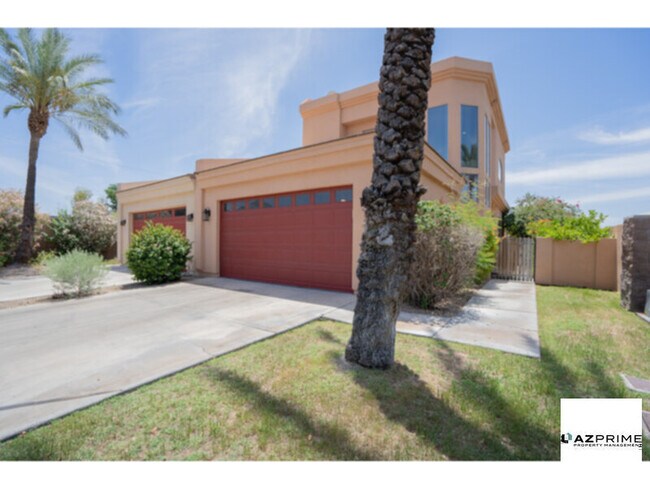 Foto del edificio - A Distinguished, Fully Furnished 3/4 Gem N...