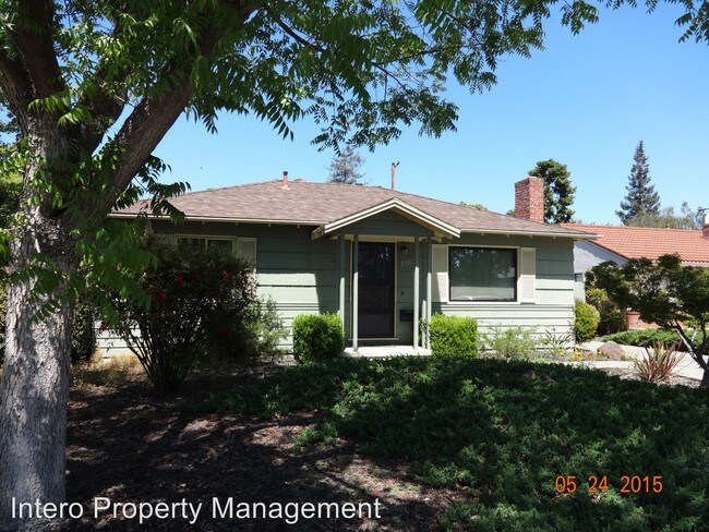 Building Photo - 2335 Santa Ana St