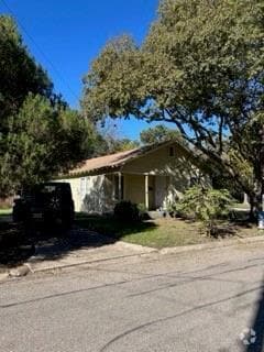 Building Photo - 1419 N Bradley St