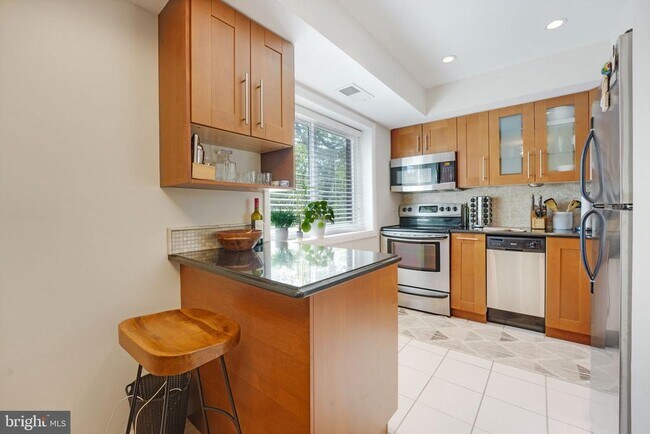 Foto del edificio - 3340 S 28th St