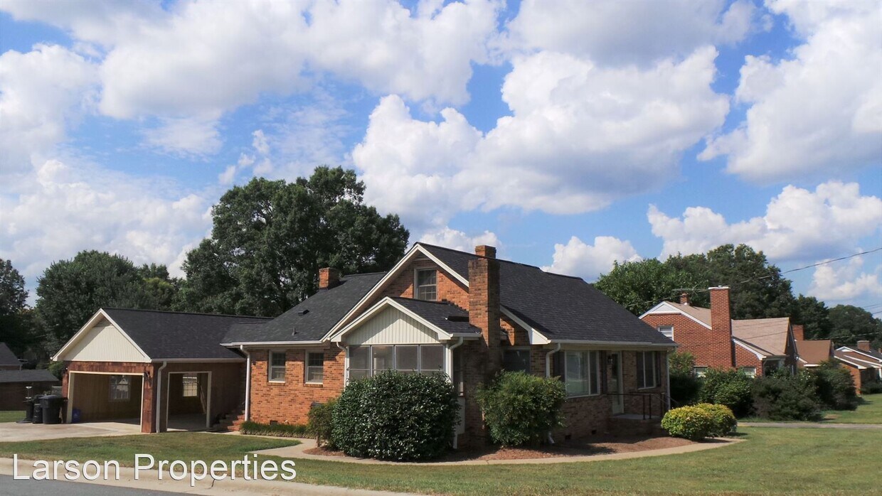 Primary Photo - 3 br, 1.5 bath House - 412 Trail Eight