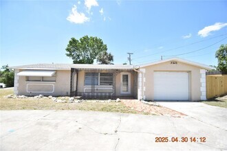 Building Photo - 3221 Topp Dr