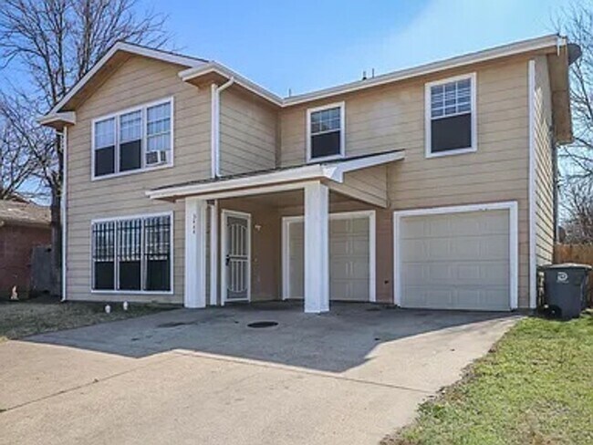 Foto del edificio - 4-bedroom home!