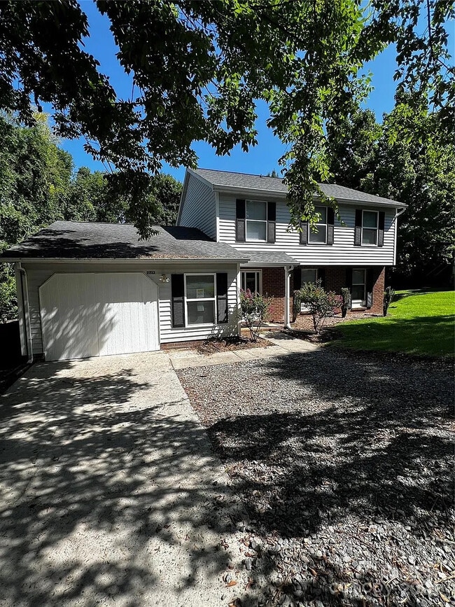 Building Photo - Room in House on Flint Glenn Ln