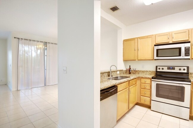 Foto del edificio - 6420 Park Lake Cir