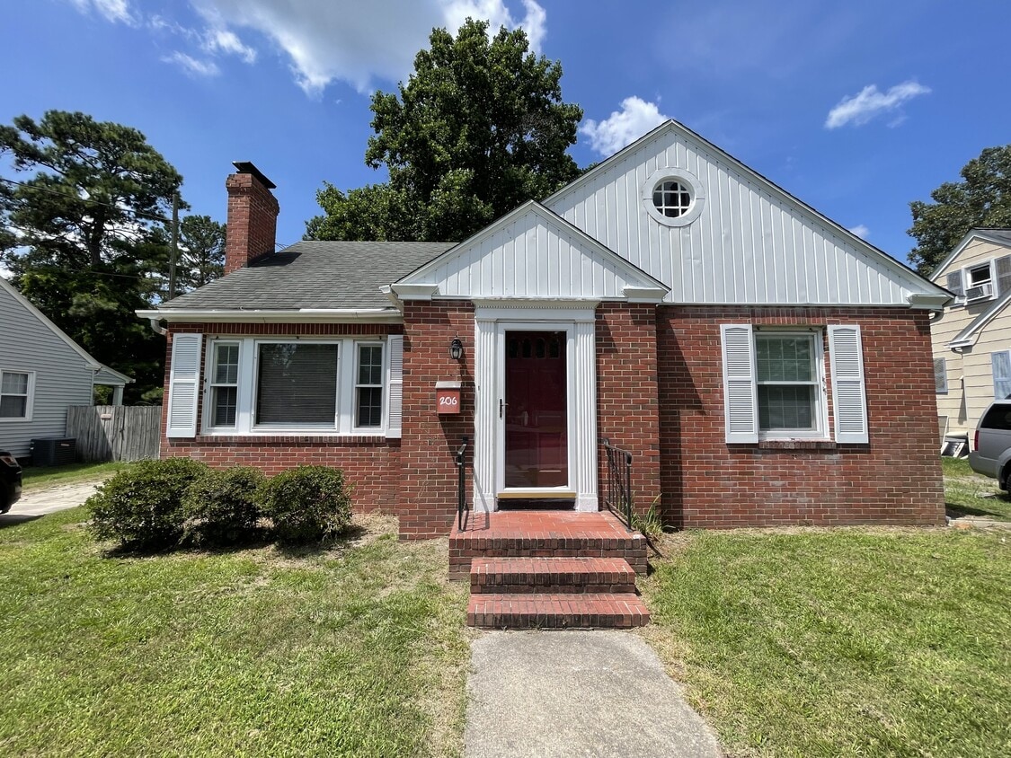 Primary Photo - 206 N Saratoga St