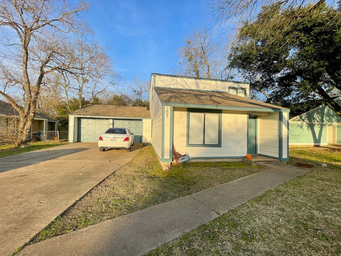 Foto principal - 1607 Lemon Tree Ln