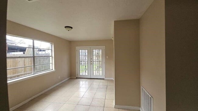 Building Photo - 8715 Valley Ledge Dr
