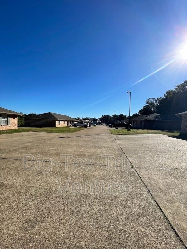 Foto del edificio - 280 N Pecan St