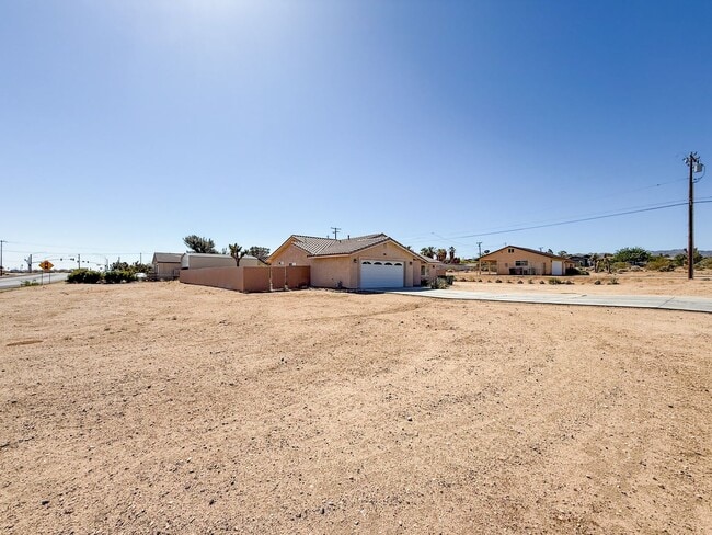 Building Photo - 3 Bedroom Home in Yucca Valley