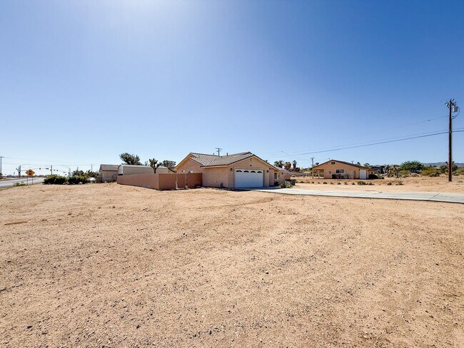 Foto del edificio - 3 Bedroom Home in Yucca Valley
