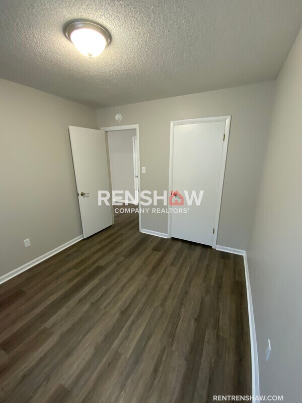 Foto del edificio - 900 S College St