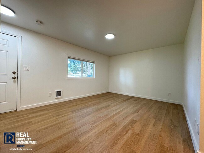 Foto del edificio - 7619 Douglas St W