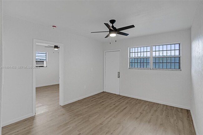 Foto del edificio - 14100 NW 24th Ct