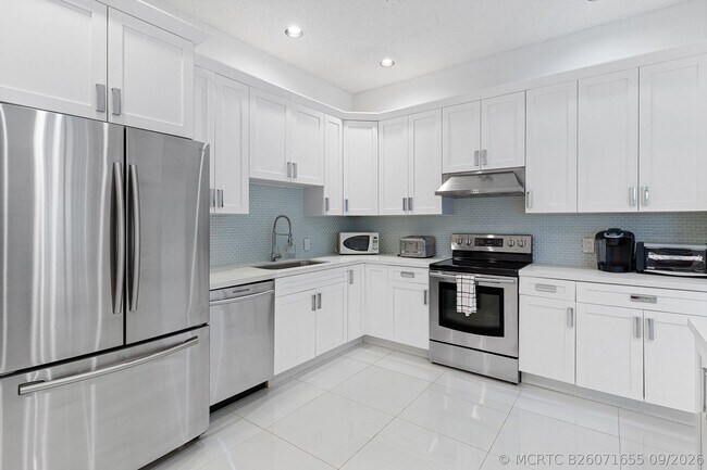 Building Photo - 5190 Lake Catalina Dr