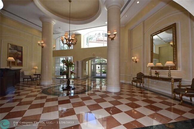 Foto del edificio - 20000 E Country Club Dr