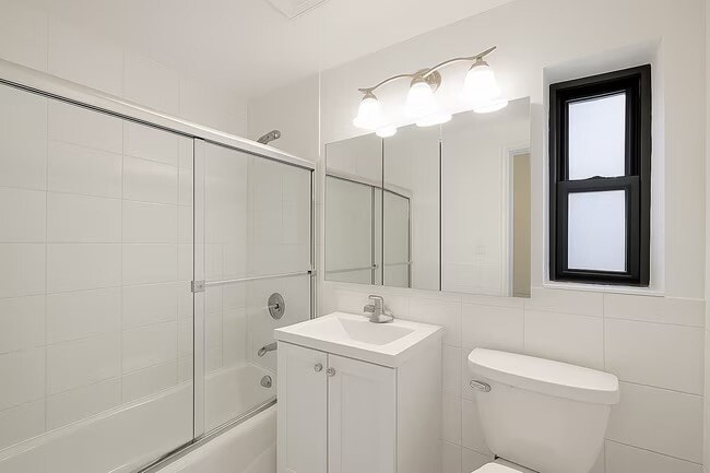 Building Photo - 141 W 78th St