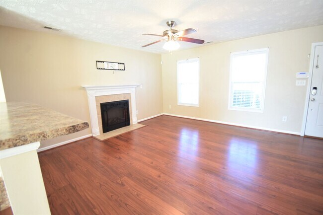Foto del edificio - 3 bedroom 2.5 Bath Home with Loft- No Pets