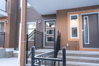 Building Photo - 230 Livingston Common NE