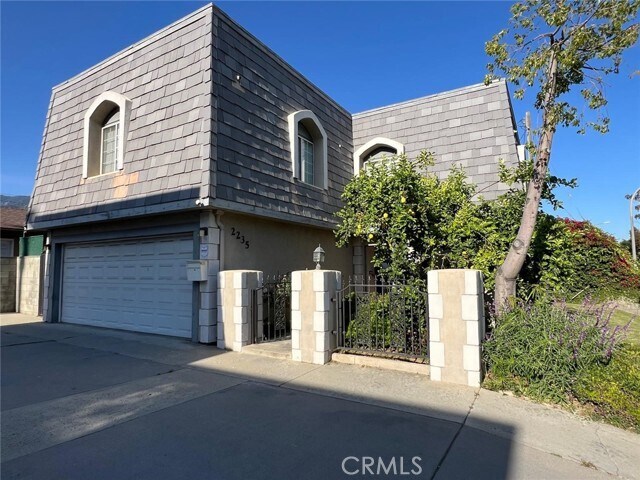 Building Photo - 2235 E Maple St