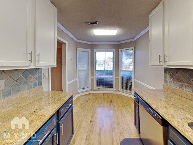 Building Photo - 1140 Magnolia Way SE