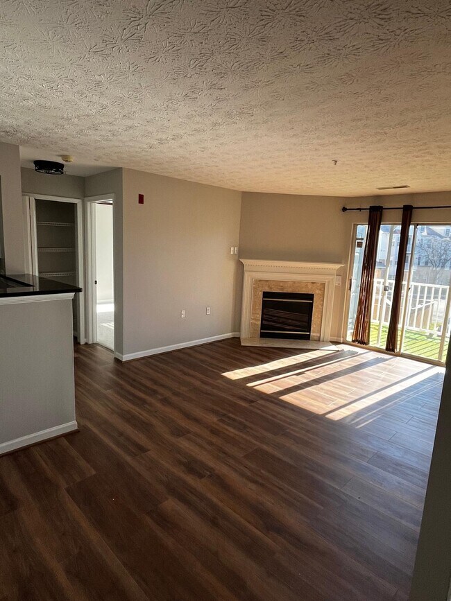 Foto del edificio - 8941 Town Center Cir