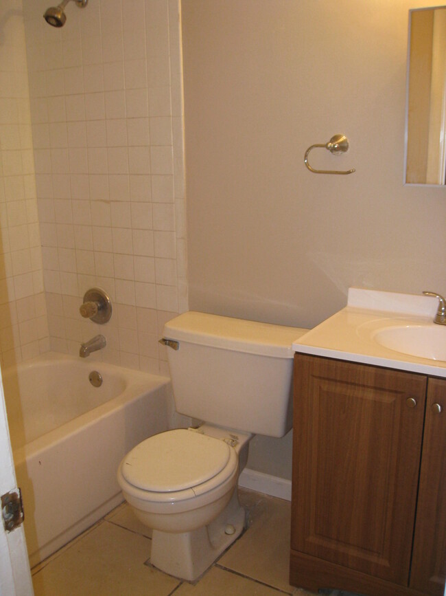 Building Photo - 4909 Serafica Dr