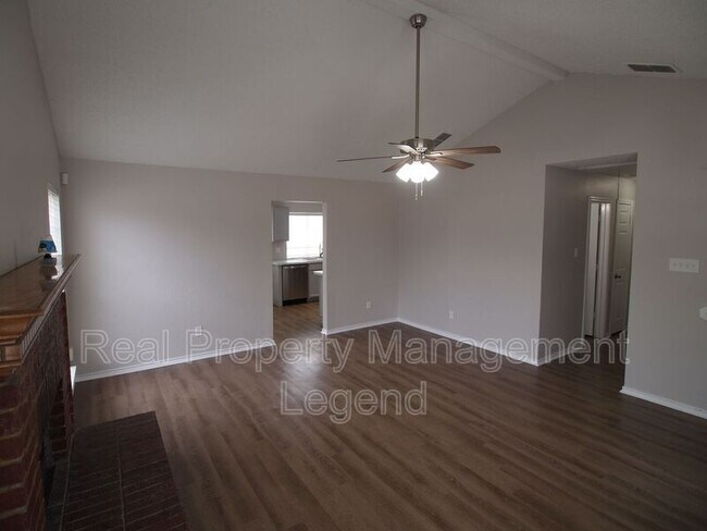 Foto del edificio - 801 Shadybrook Ln