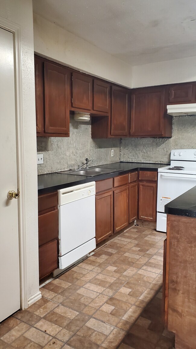 15527 Weldon Dr, Houston, TX 77032 Townhome Rentals in Houston TX