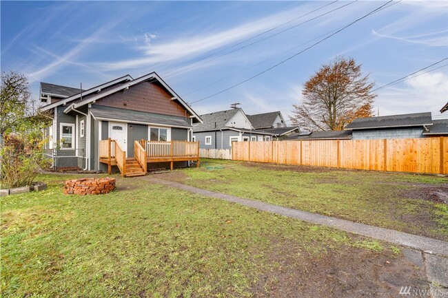 Building Photo - Charming home