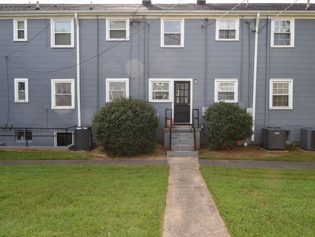 Building Photo - Spacious 2-Bedroom Apartment in Prime Winston-Salem Location