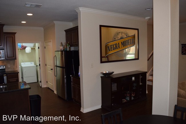 Building Photo - 4 br, 4.5 bath House - 208 Park Place