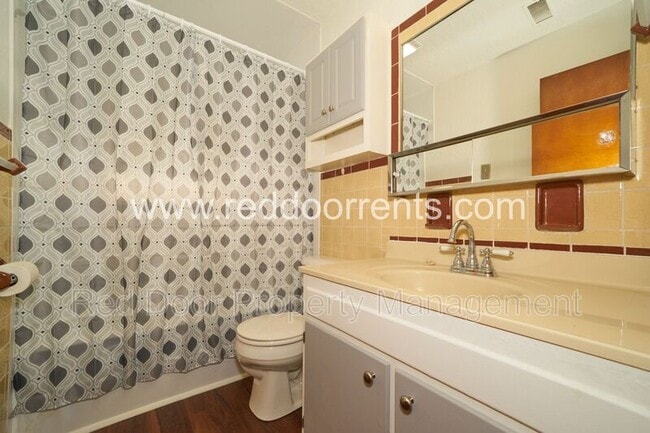 Foto del edificio - 1839 Fowler St