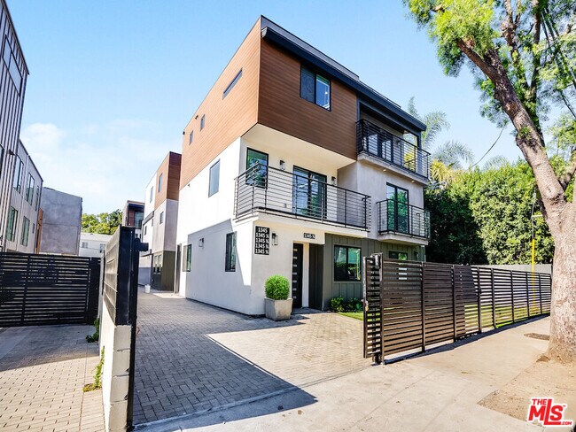 Foto del edificio - 1345 Seward St