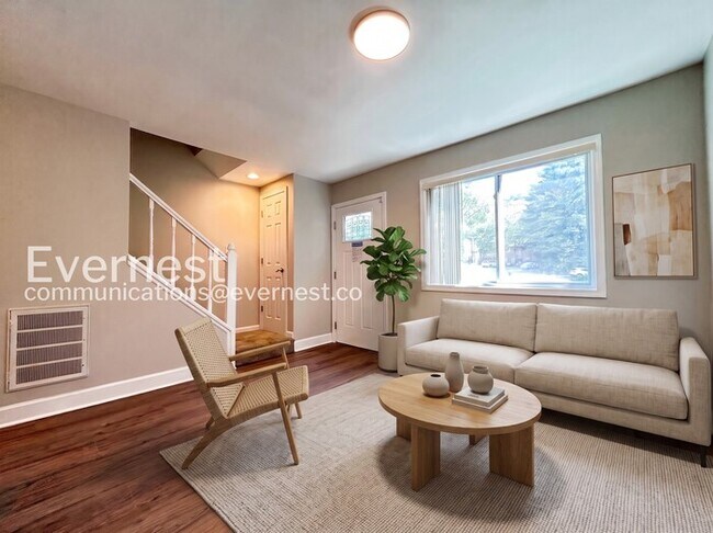 Foto del edificio - 2 Bed/2.5 Bath Townhome with Off-Street Parking / Available Now!