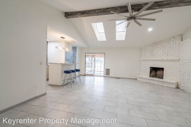 Foto del edificio - 4 br, 2 bath House - 112 W Timberlane St