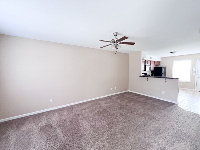 Building Photo - 2 Bedroom 1.5 Bathroom Townhome!!!