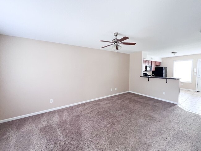Foto del edificio - 2 Bedroom 1.5 Bathroom Townhome!!!