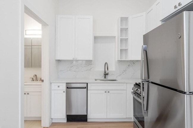 Building Photo - 306 Varick St