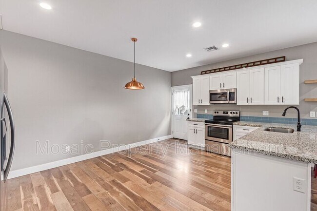 Building Photo - 5009 S 11th Pl