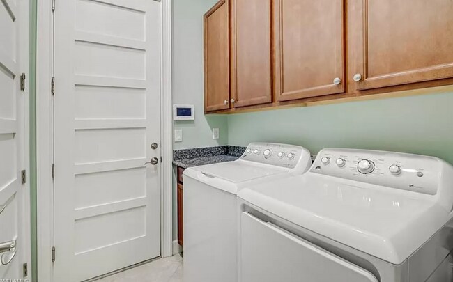 Building Photo - 7194 Dominica Dr