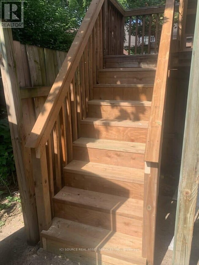 Photo du bâtiment - 16 Eastbourne Ave