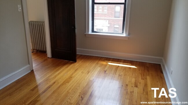 Building Photo - 3909 N Greenview Ave