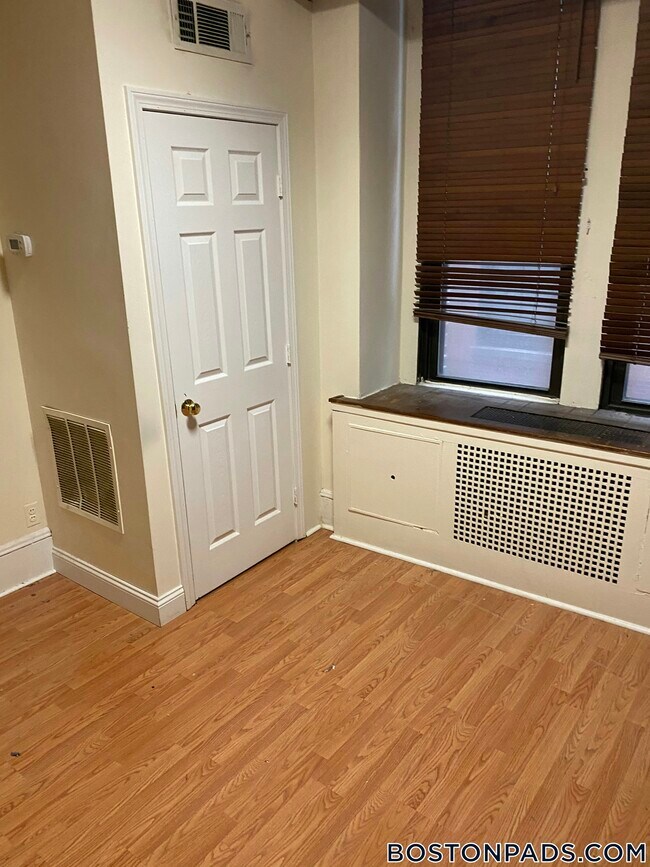 Building Photo - 62 Boylston St