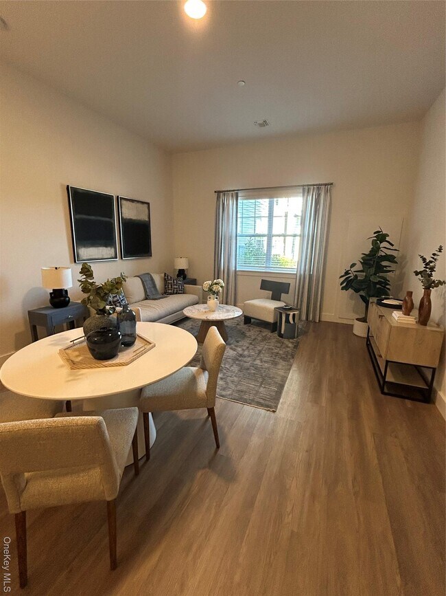 Foto del edificio - 4180 Sunrise Hwy