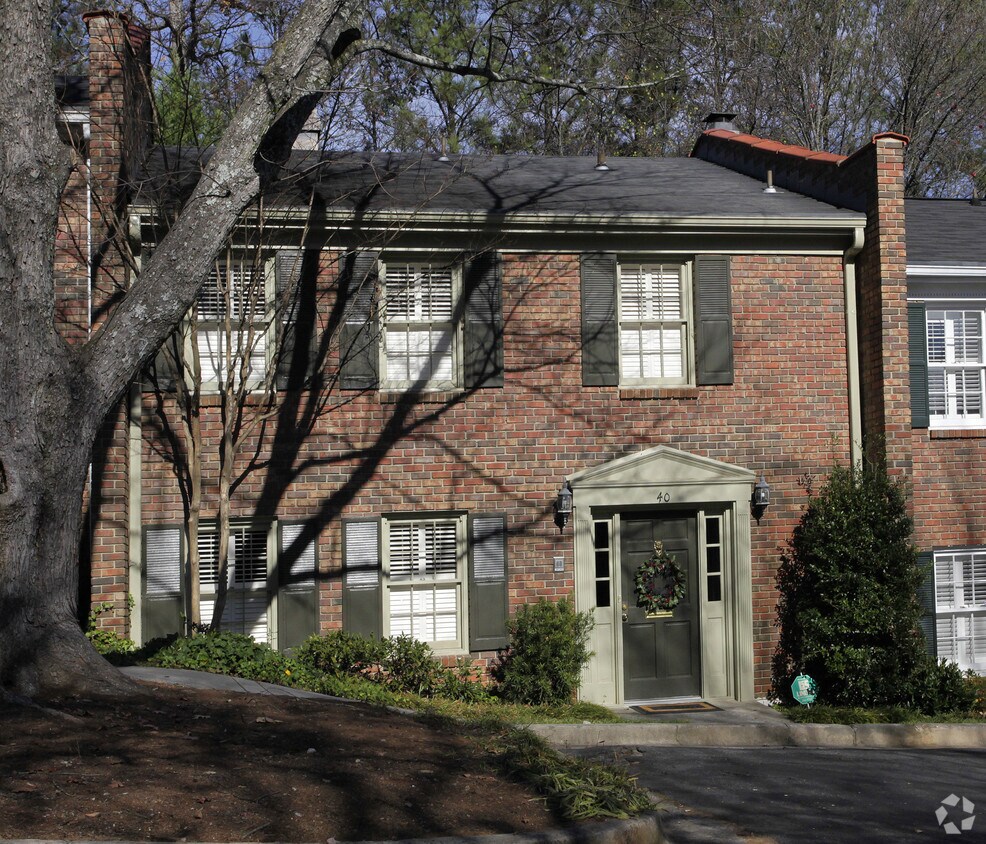 Primary Photo - 70 Old Ivy Rd NE