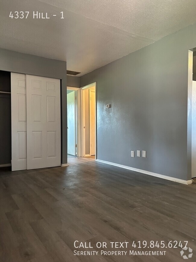 Ewing Place Apartments for Rent with Hardwood Floors Toledo, OH 1