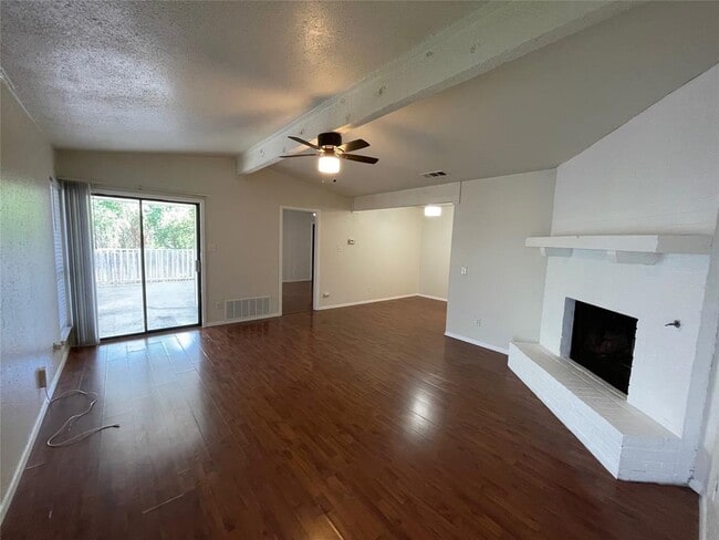 Building Photo - 2204 Berkett Dr