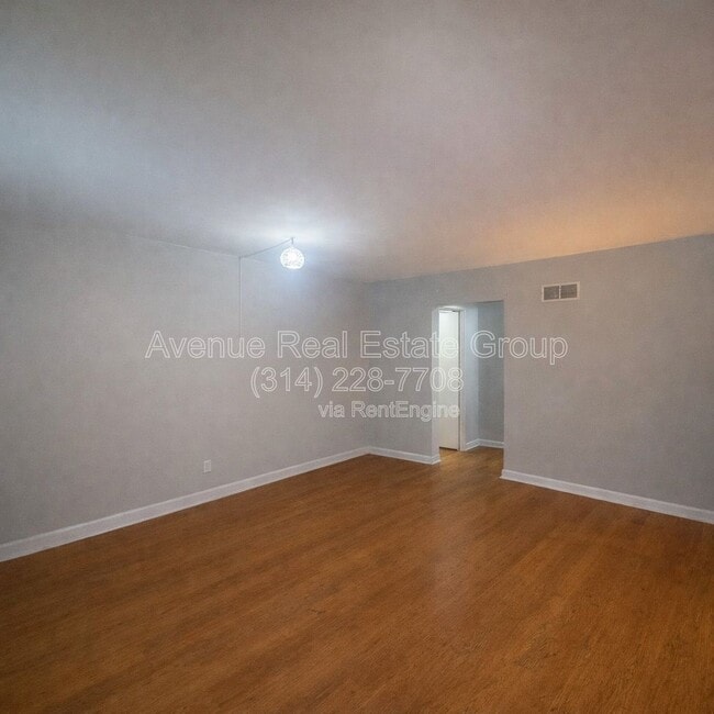 Foto del edificio - 7116 Clayton Rd