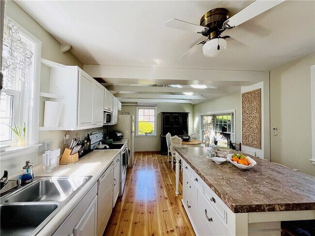 Foto del edificio - 109 Rogers Ave